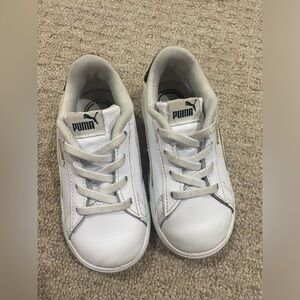 Puma kids sneakers size 8.Standing at the intersection of sport and fashion.